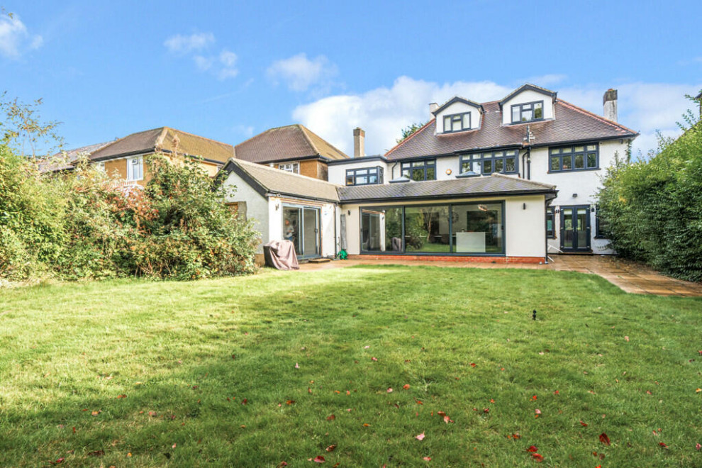 https://buildersoxshott.co.uk/wp-content/uploads/2025/05/home-design-11-3.jpg